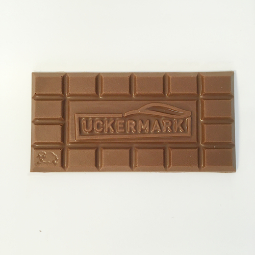 Vollmilchschokoladen-Tafel mit Logo der Regionalmarke Uckermark